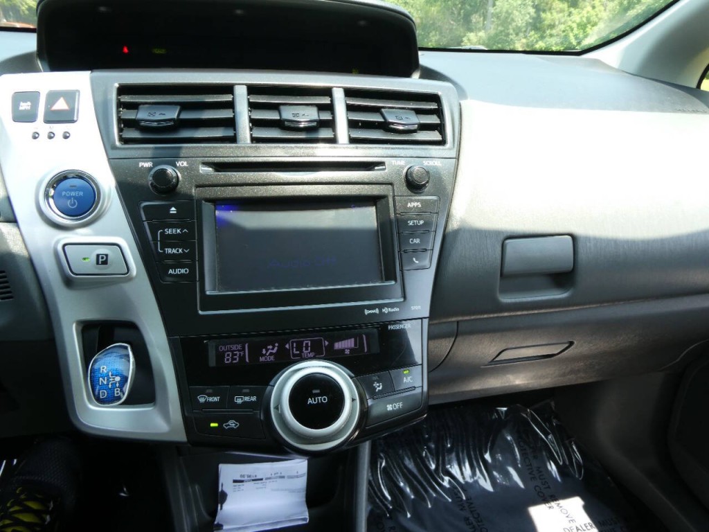 2013 Toyota Prius Image 14