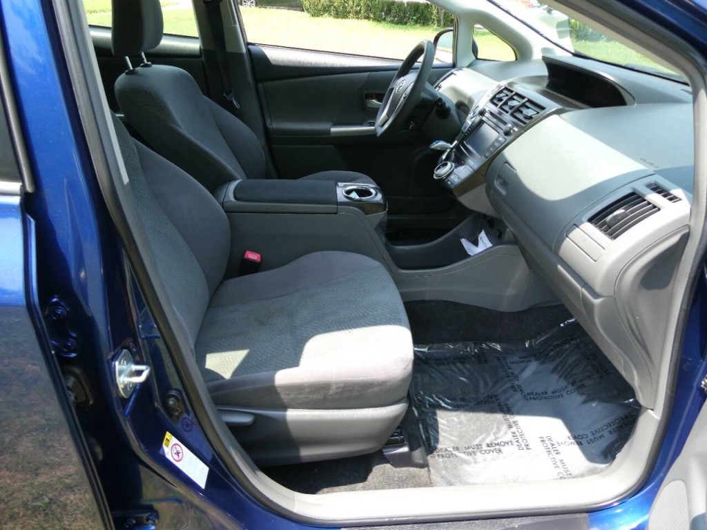 2013 Toyota Prius Image 19