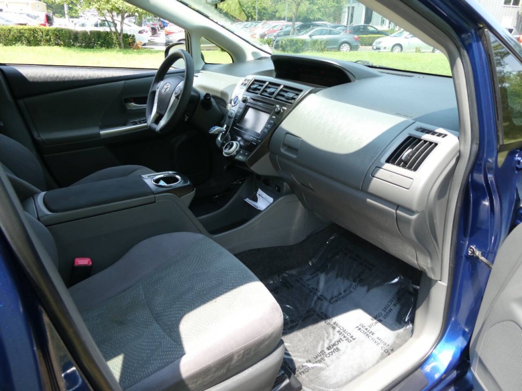 2013 Toyota Prius Image 20