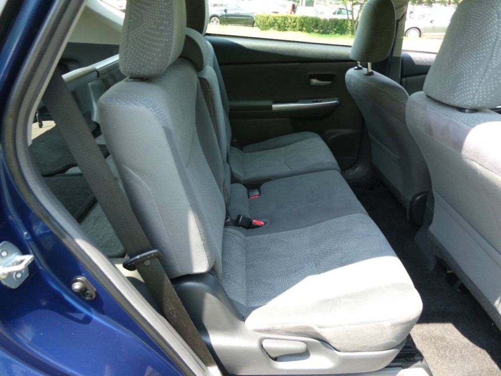 2013 Toyota Prius Image 21
