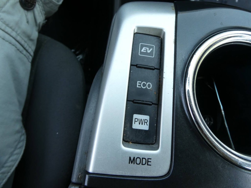 2013 Toyota Prius Image 24