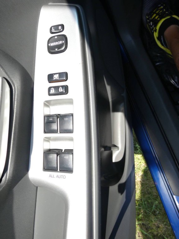 2013 Toyota Prius Image 25