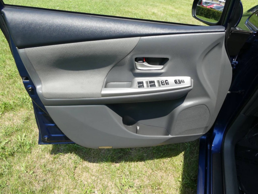 2013 Toyota Prius Image 26