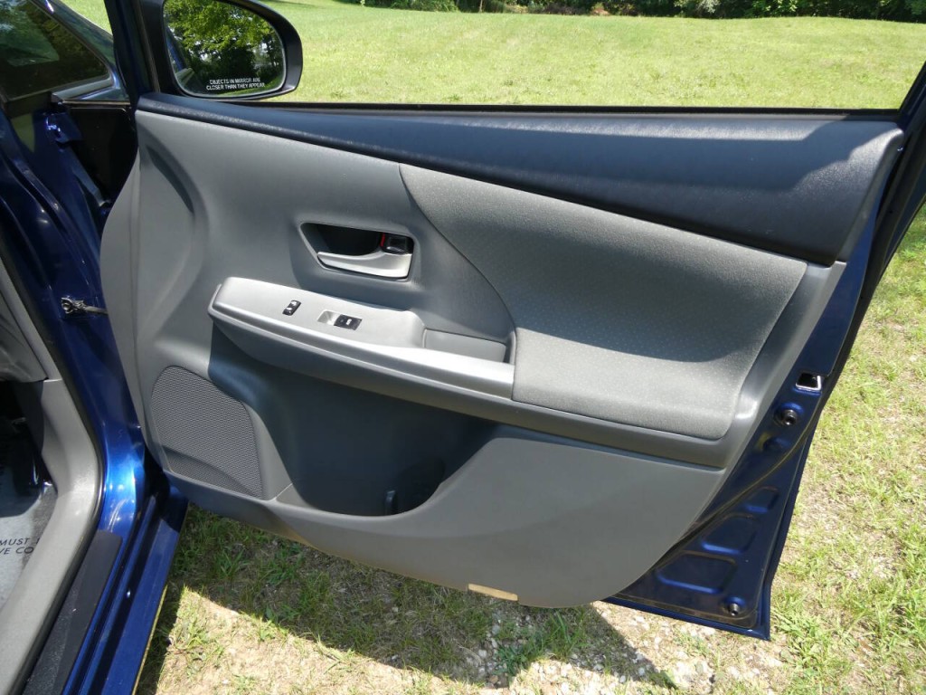 2013 Toyota Prius Image 27