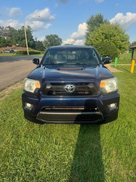 2013 Toyota Tacoma Image 2