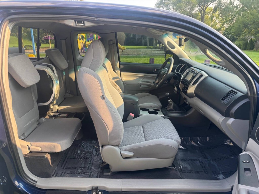 2013 Toyota Tacoma Image 18