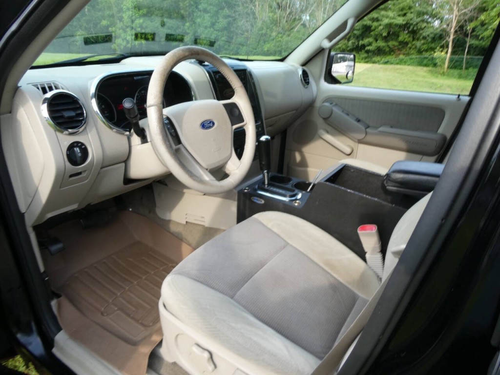 2007 Ford Explorer Image 10
