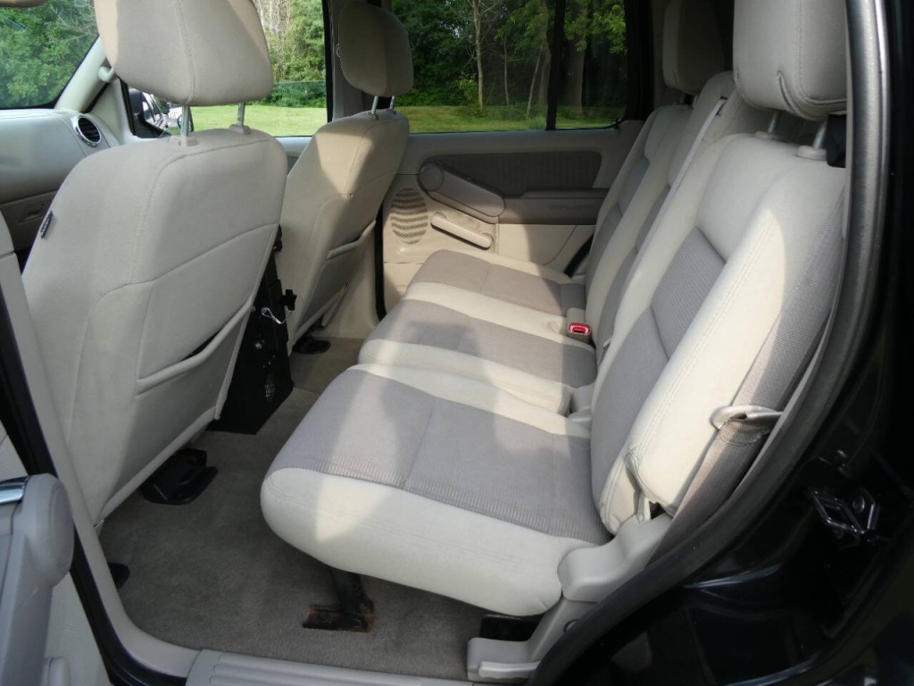 2007 Ford Explorer Image 18