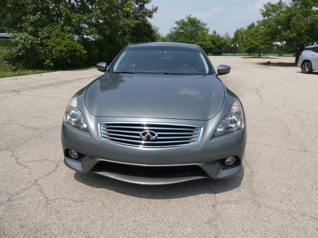2011 INFINITI G37 Image 2