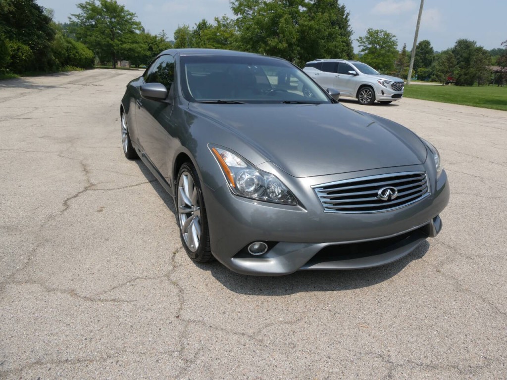2011 INFINITI G37 Image 3