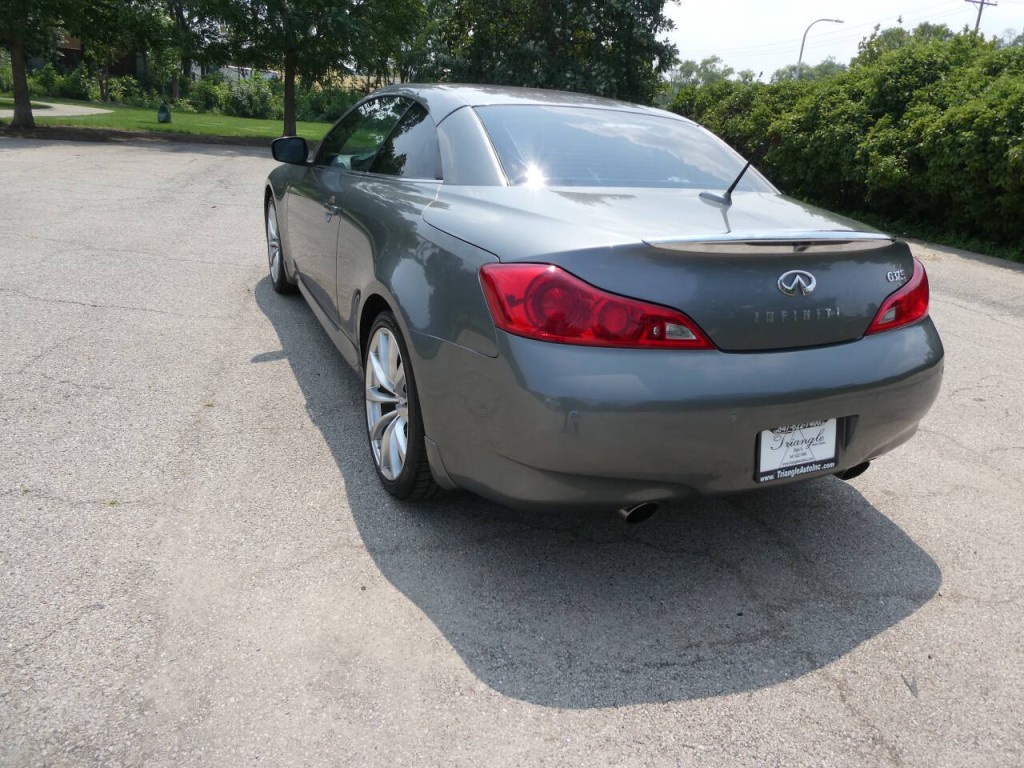 2011 INFINITI G37 Image 7