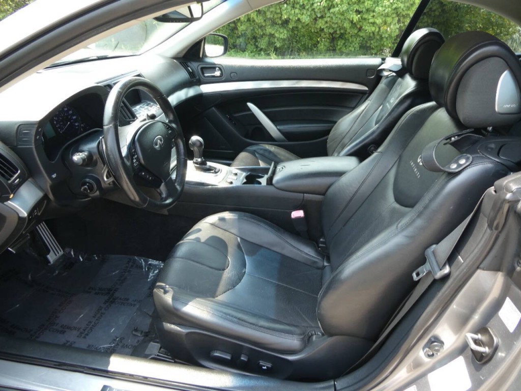 2011 INFINITI G37 Image 8