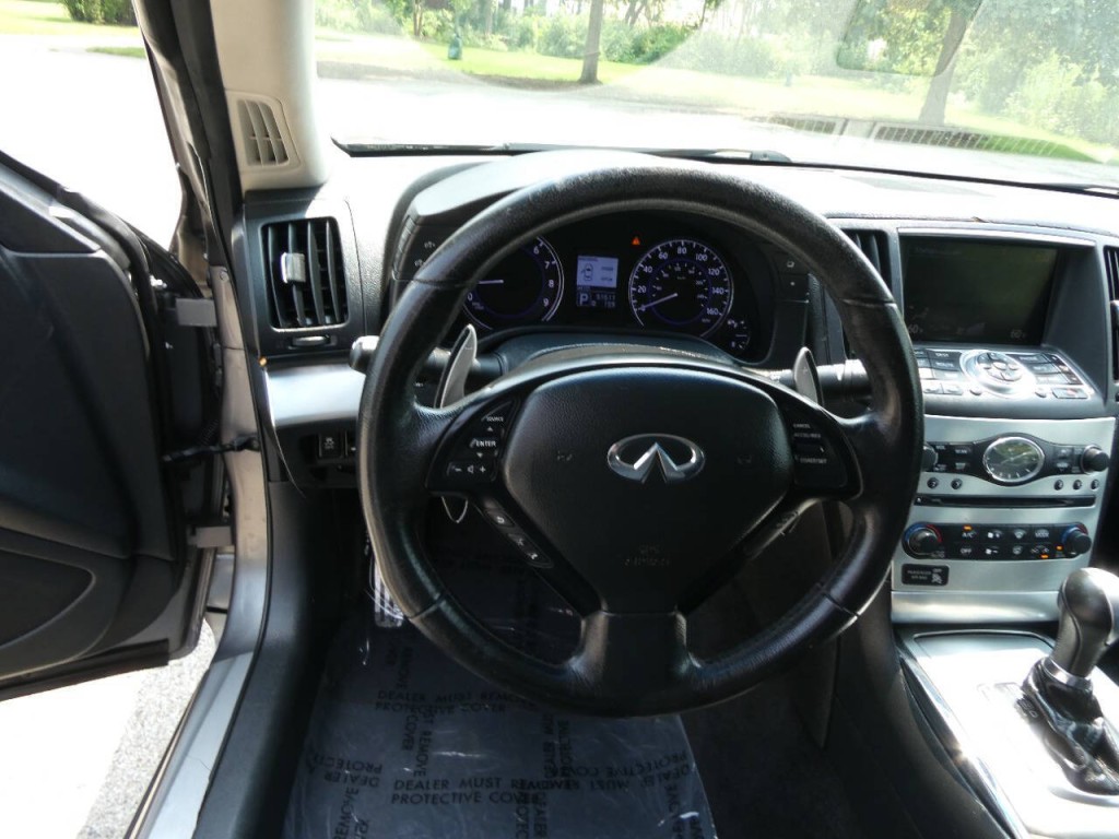 2011 INFINITI G37 Image 10