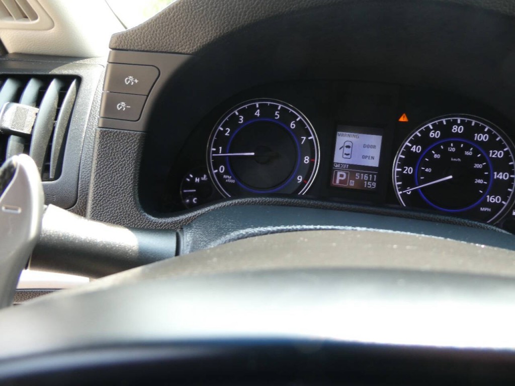 2011 INFINITI G37 Image 11