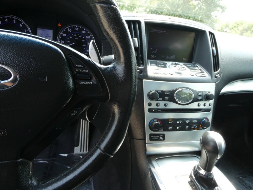 2011 INFINITI G37 Image 13