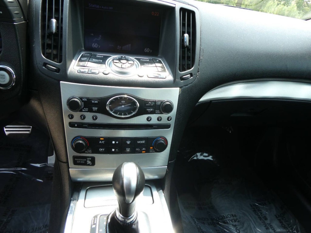 2011 INFINITI G37 Image 15