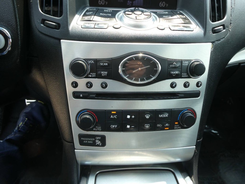 2011 INFINITI G37 Image 16