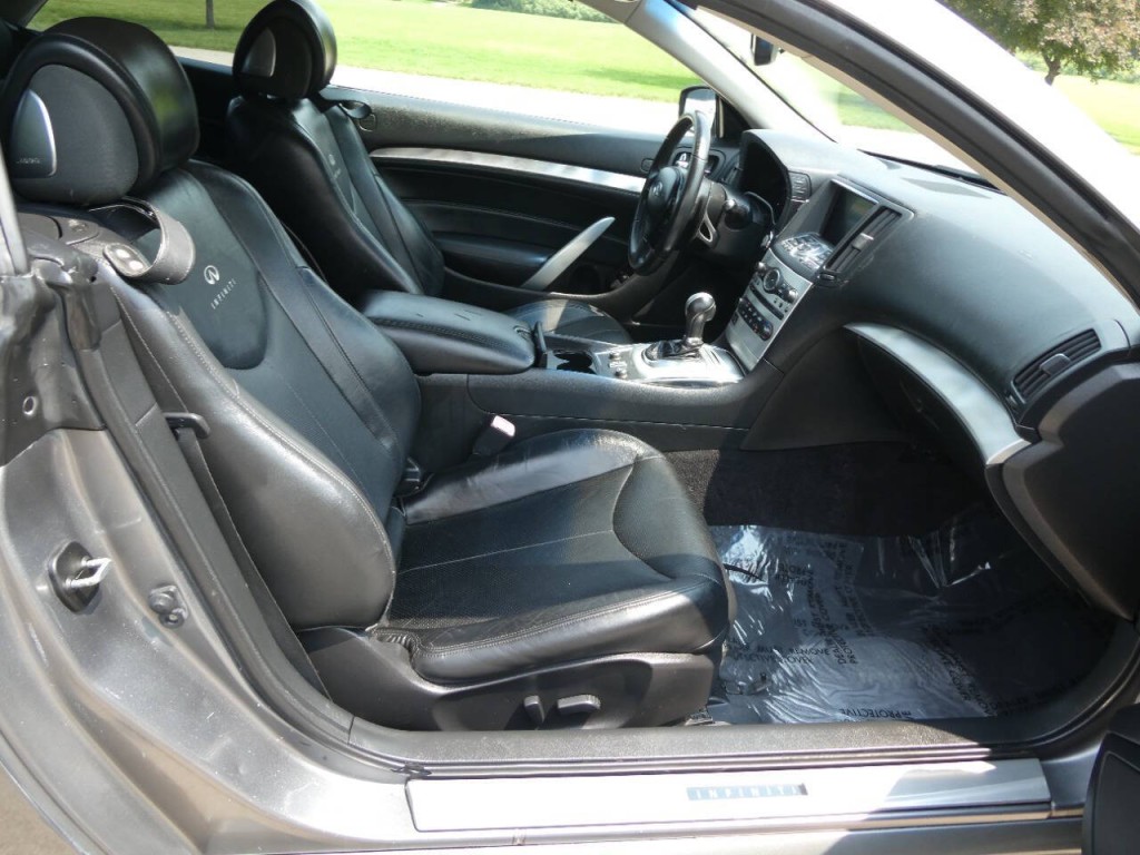 2011 INFINITI G37 Image 19