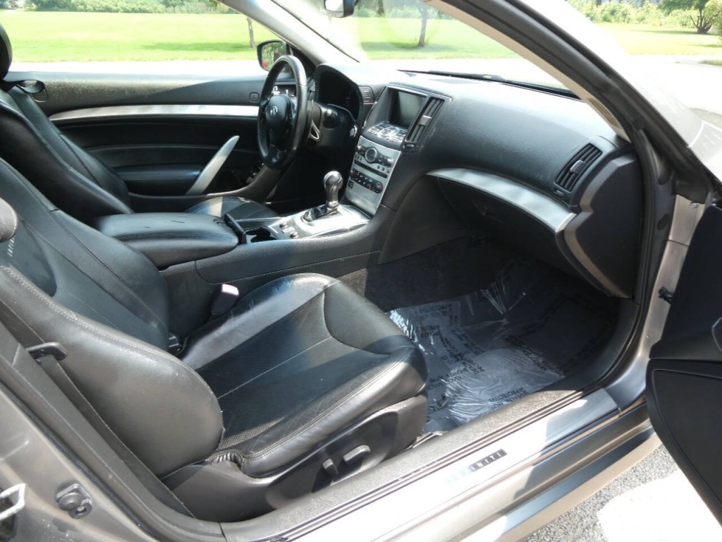 2011 INFINITI G37 Image 20