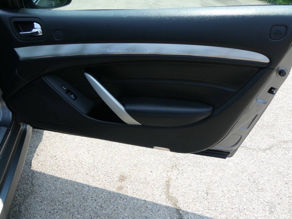 2011 INFINITI G37 Image 23