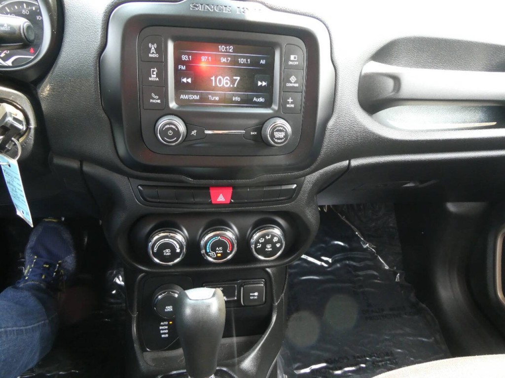 2015 Jeep Renegade Image 20