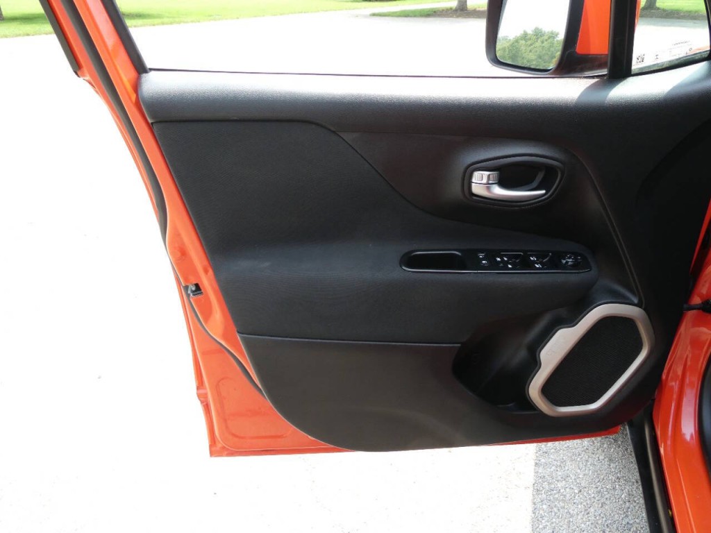 2015 Jeep Renegade Image 23