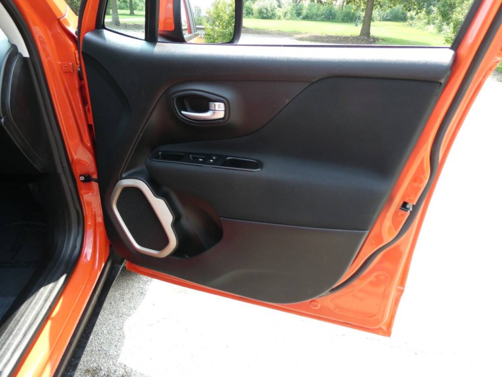 2015 Jeep Renegade Image 24
