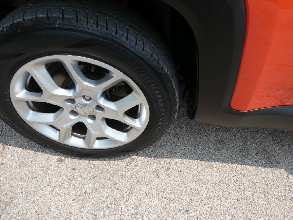 2015 Jeep Renegade Image 25