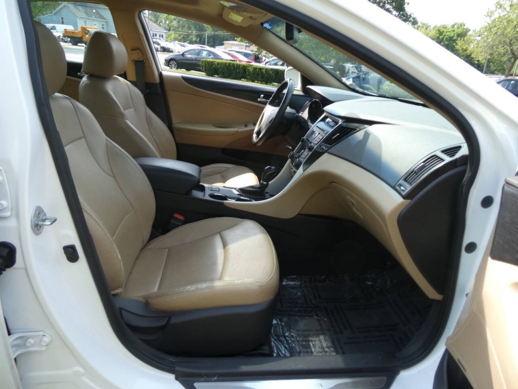 2013 Hyundai Sonata Image 24