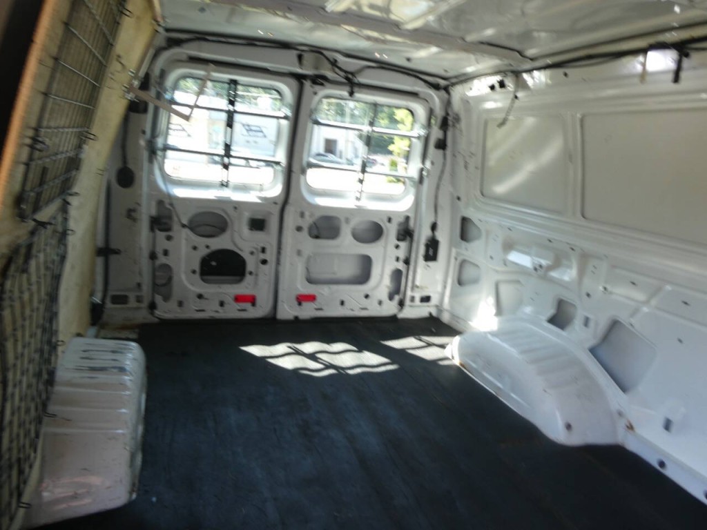 2013 Ford E-Series Image 13