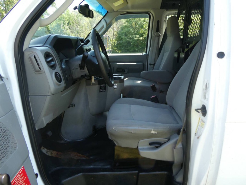 2013 Ford E-Series Image 14