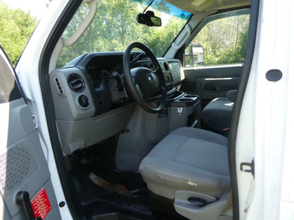 2013 Ford E-Series Image 15
