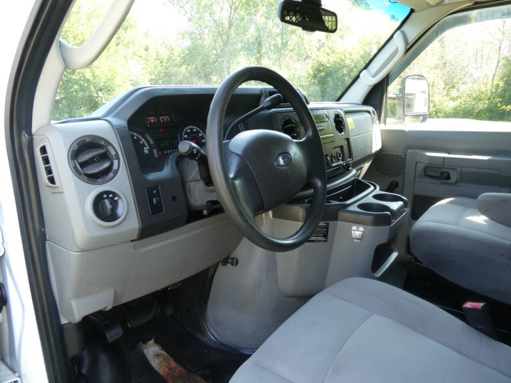 2013 Ford E-Series Image 16
