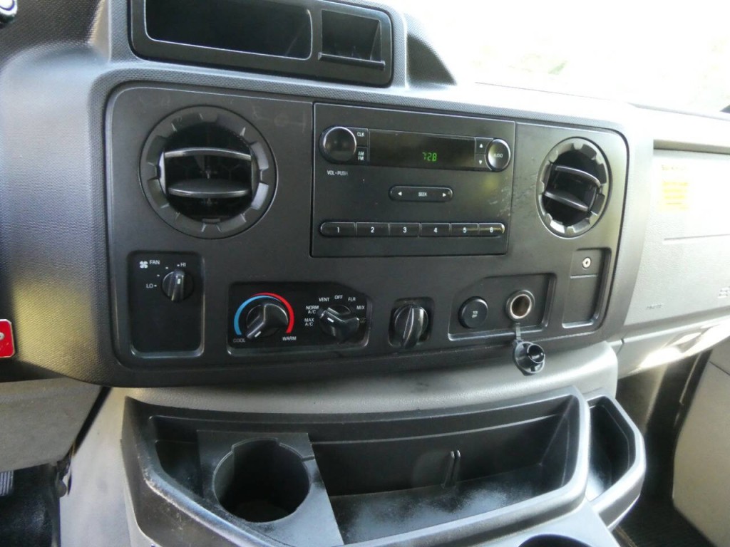 2013 Ford E-Series Image 19