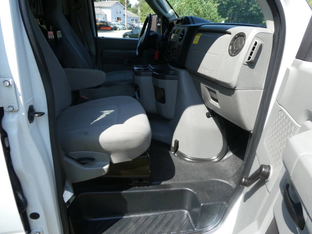 2013 Ford E-Series Image 20