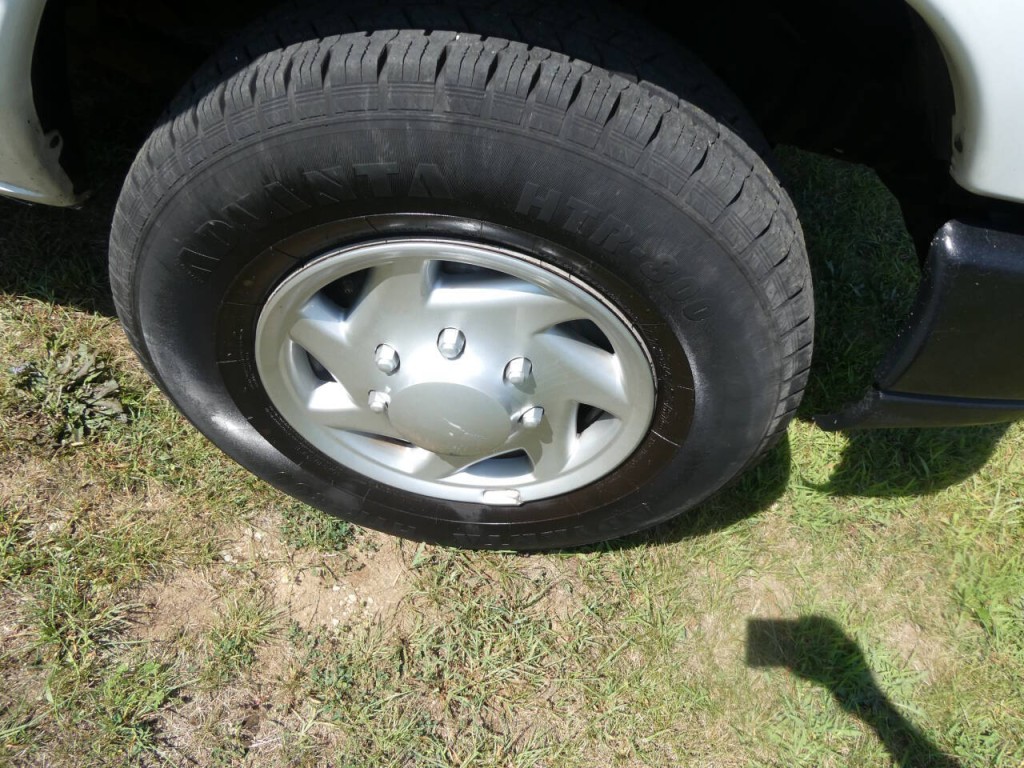 2013 Ford E-Series Image 25