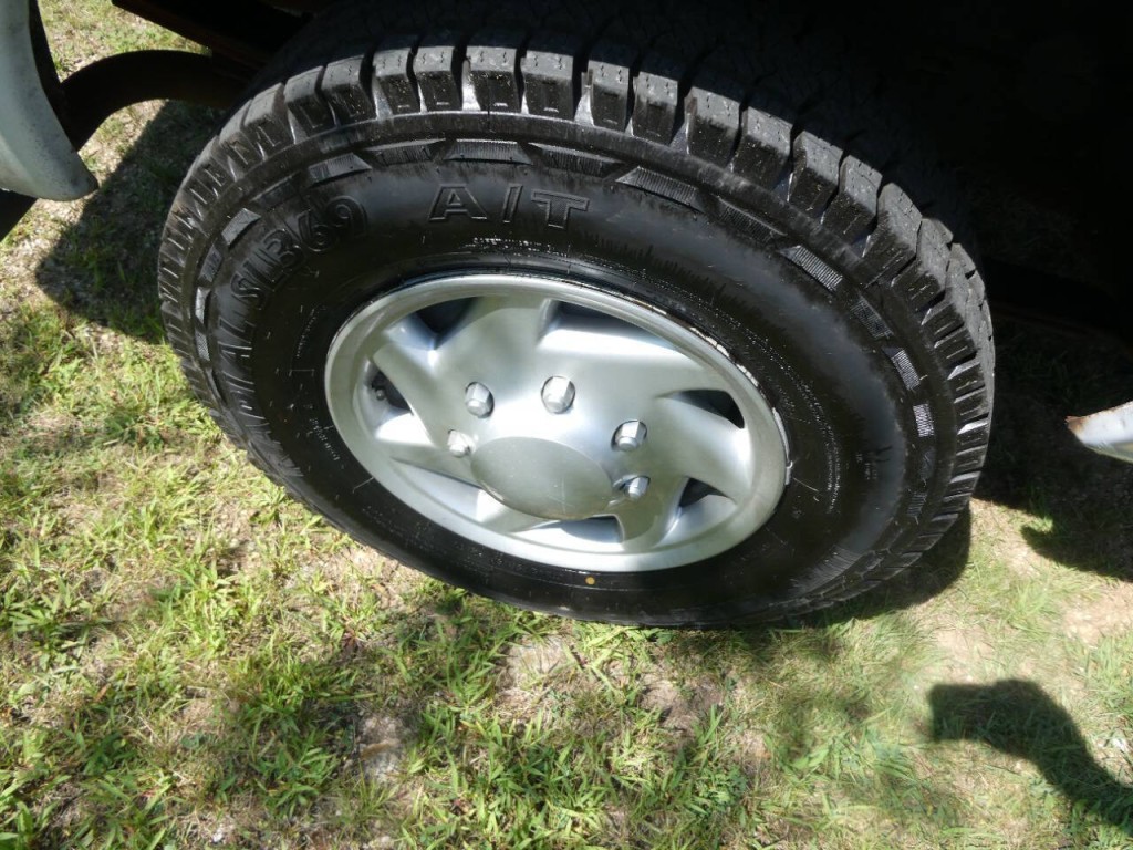 2013 Ford E-Series Image 26