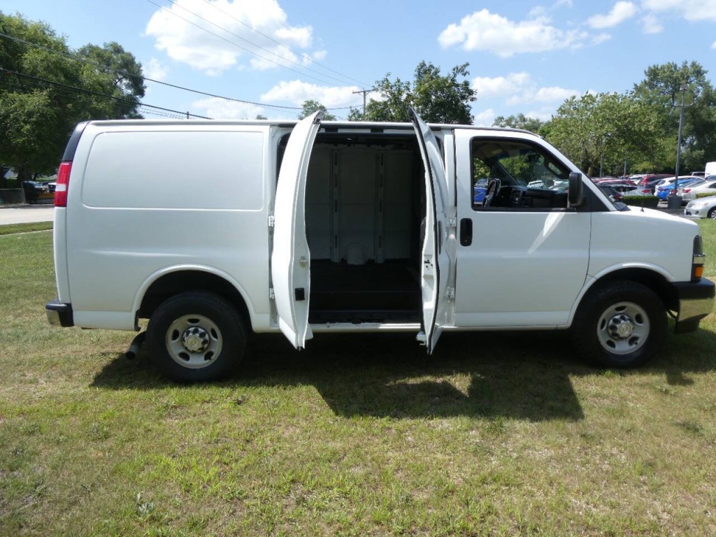 2017 Chevrolet Express Image 5