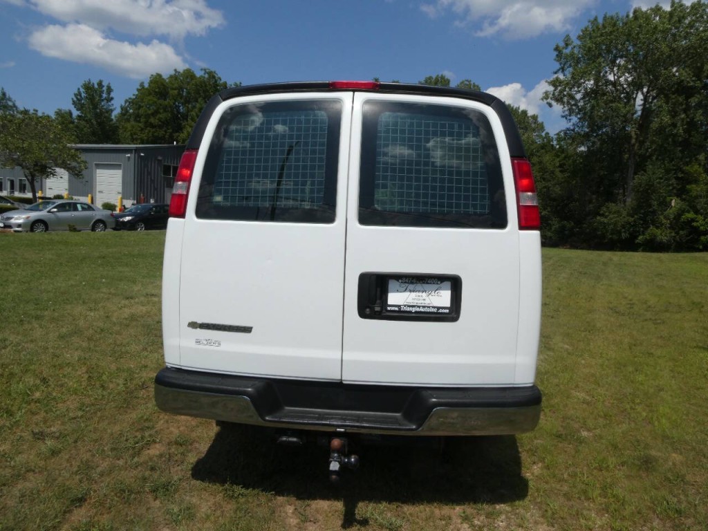 2017 Chevrolet Express Image 7
