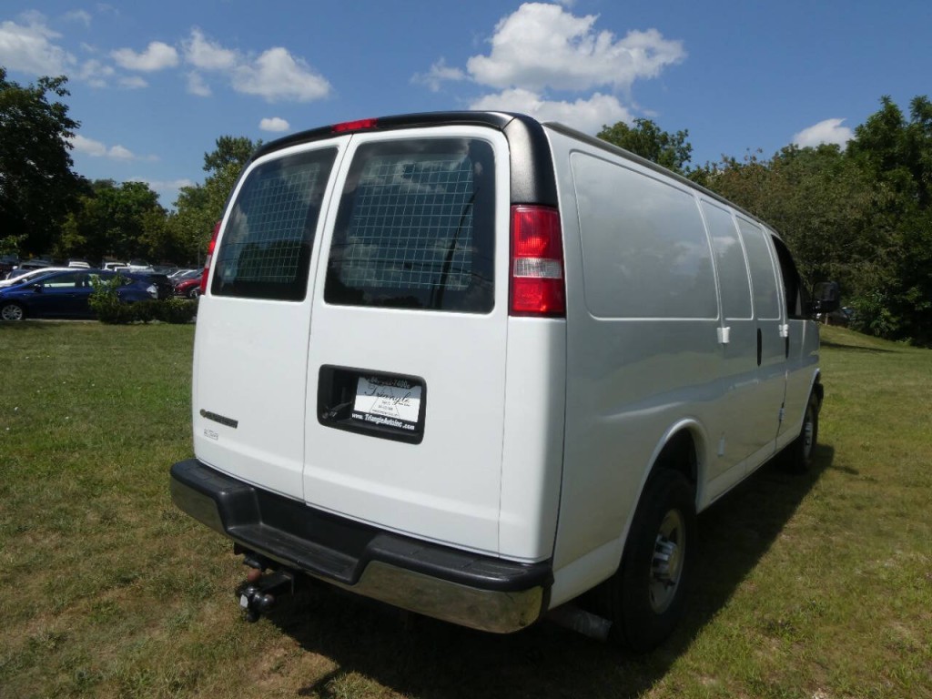 2017 Chevrolet Express Image 9