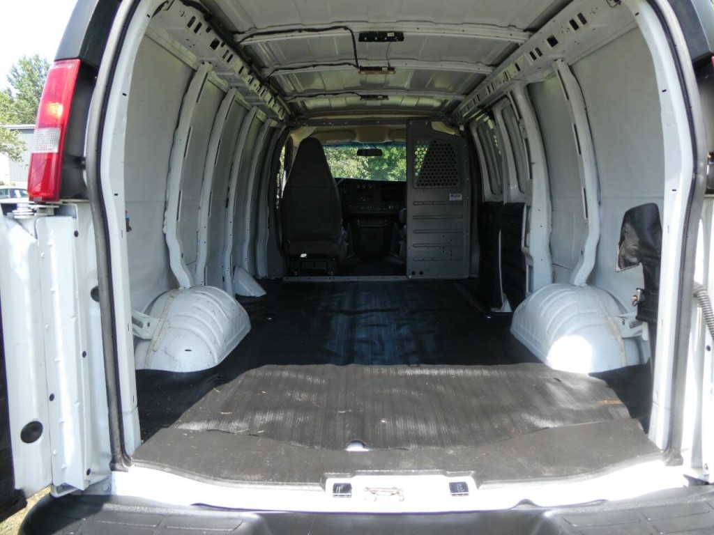 2017 Chevrolet Express Image 11