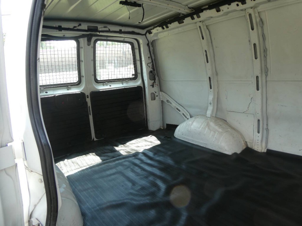 2017 Chevrolet Express Image 13