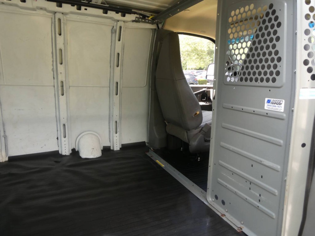 2017 Chevrolet Express Image 14