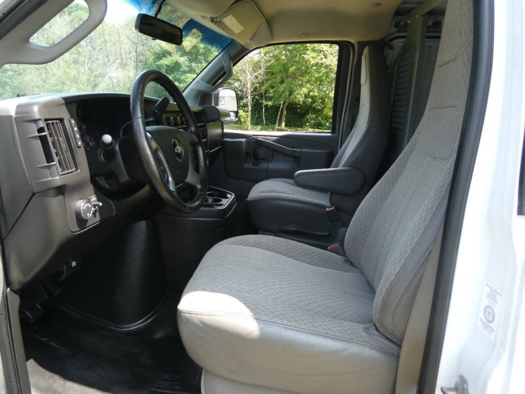 2017 Chevrolet Express Image 15