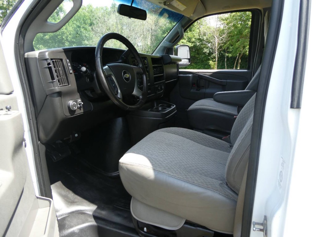 2017 Chevrolet Express Image 16