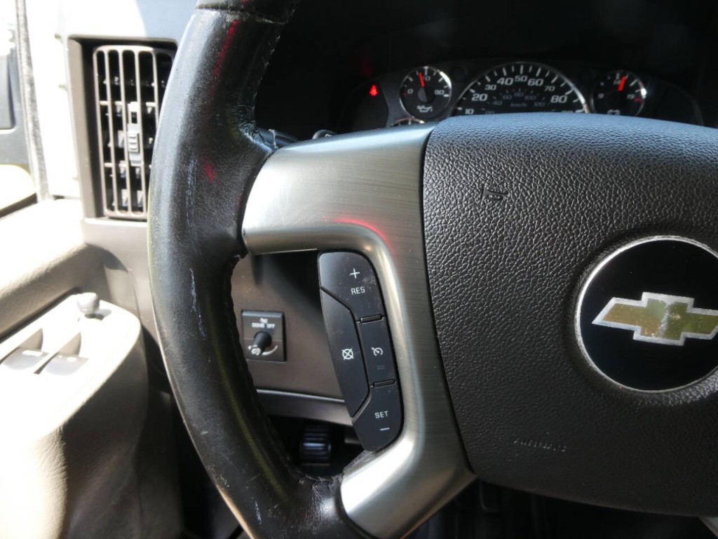 2017 Chevrolet Express Image 18