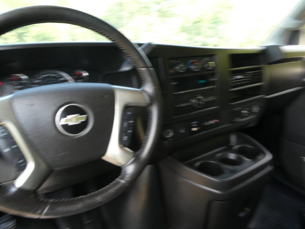 2017 Chevrolet Express Image 20