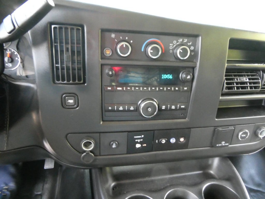 2017 Chevrolet Express Image 21