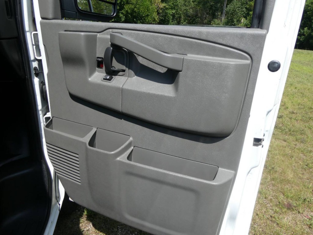 2017 Chevrolet Express Image 26