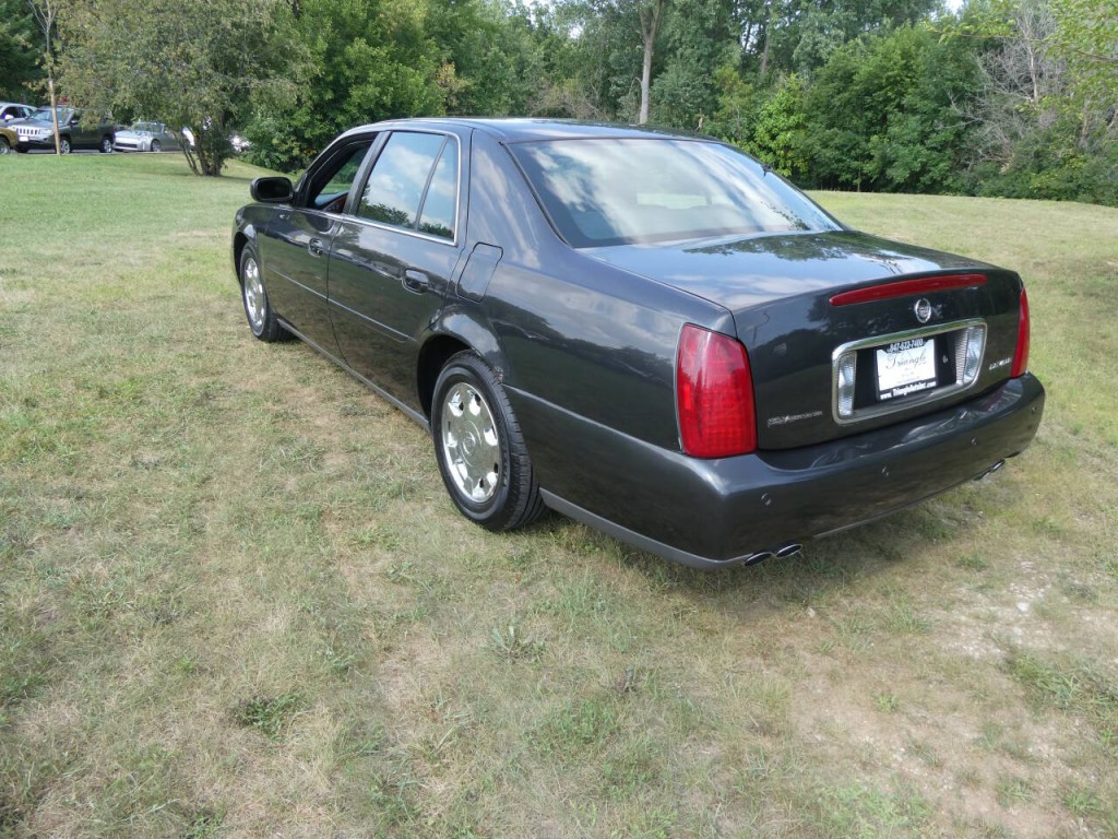 2002 Cadillac DeVille Image 5